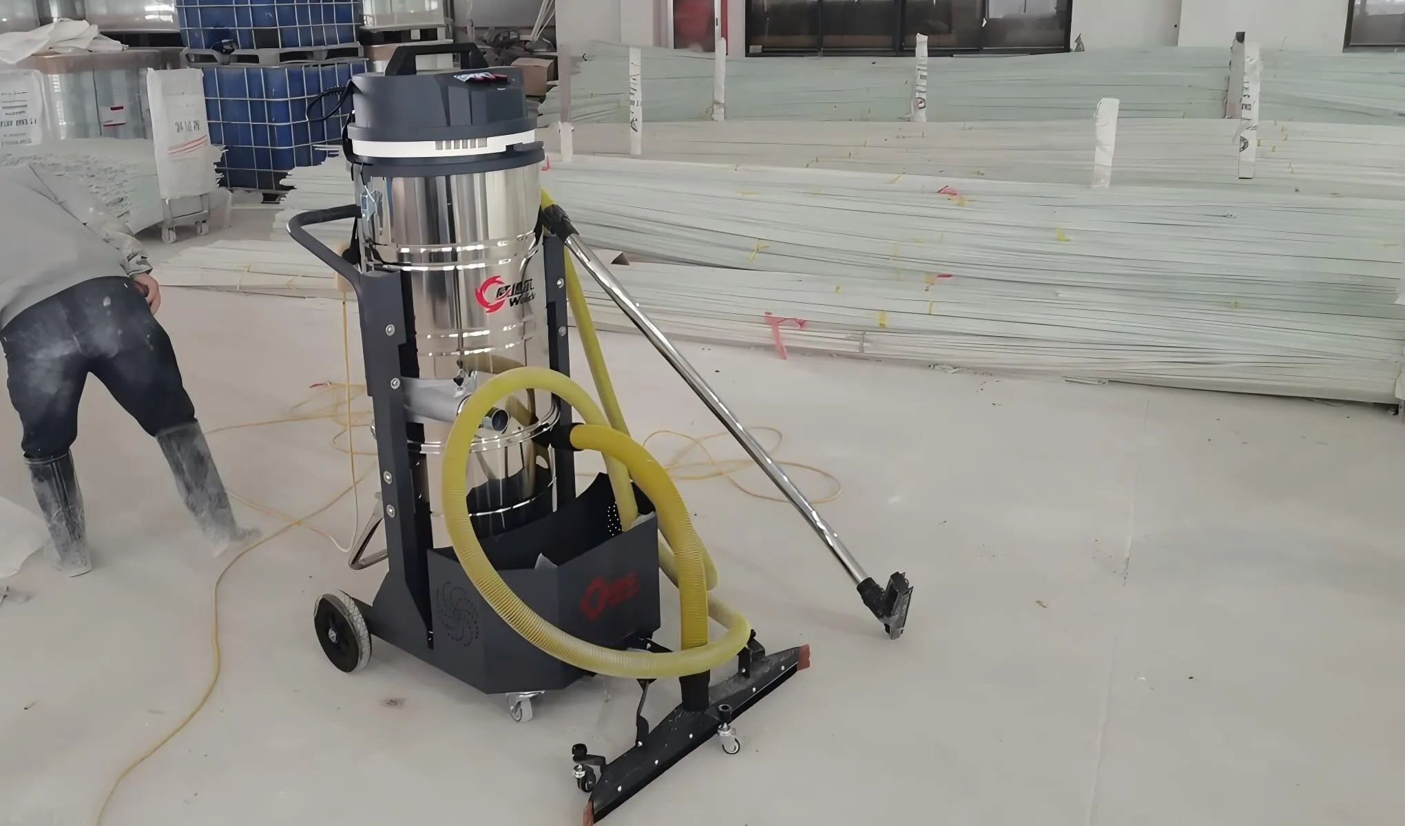 Nettoyage de plancher de plante